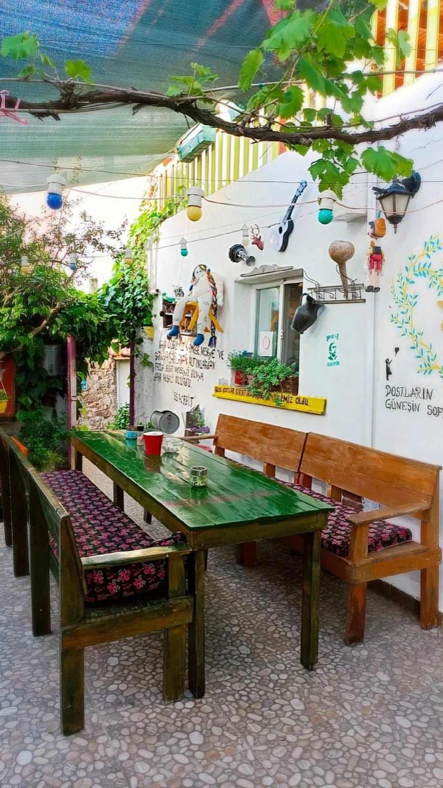 Urla Barbaros Köyü Mell10 House'da Hafta içi Enfes Lezzetler Eşliğinde Serpme Köy Kahvaltısı