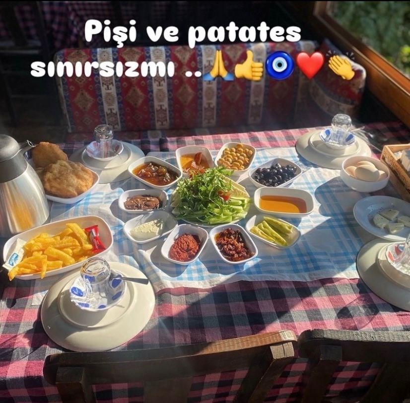 Çiçekliköy Asmalı Kahvaltı Evi’nde Doğa ile iç içe Enfes Serpme Köy Kahvaltısı