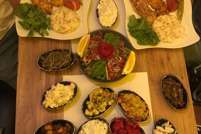 Alsancak Düşler Meyhanesi'nde Lezzet Dolu Menüler