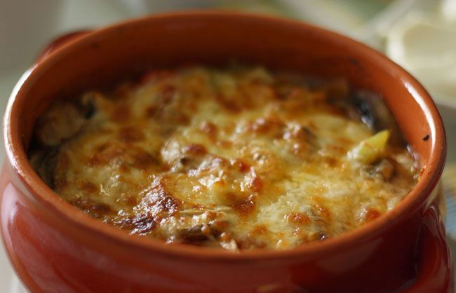 Güveçte Mantarlı Kuşbaşı Et