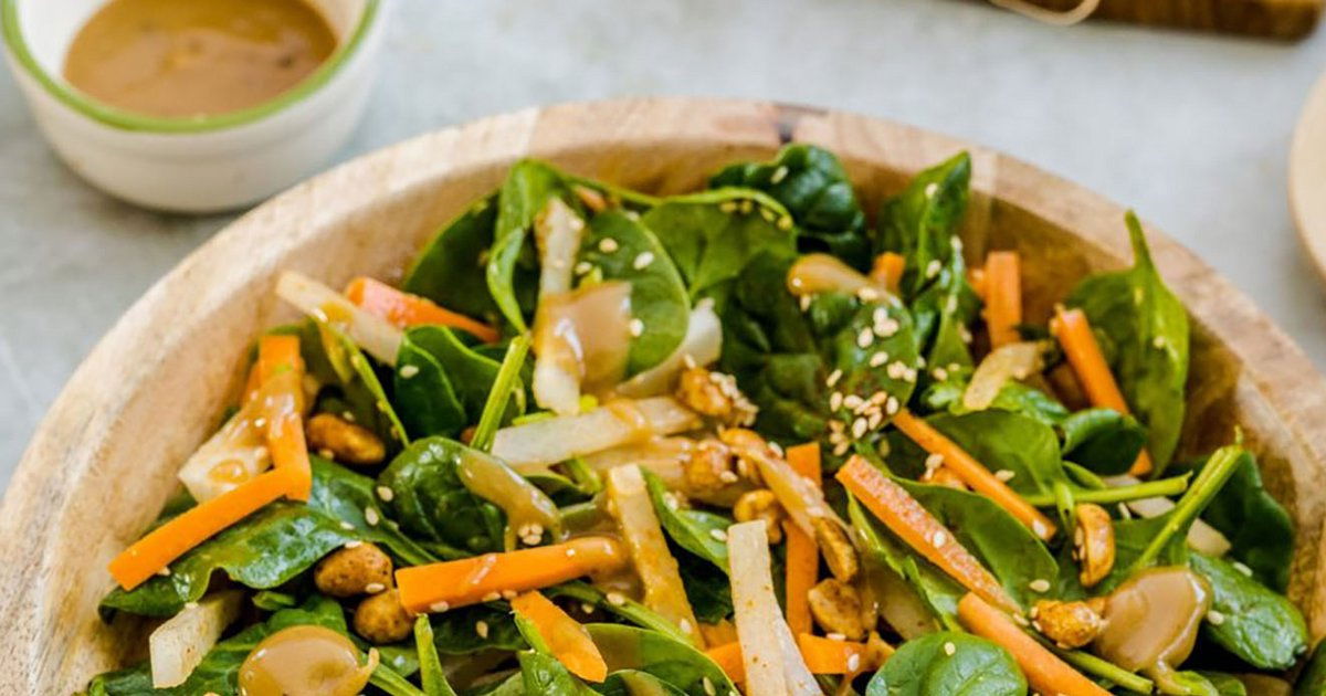 Susamlı Ispanak Salatası