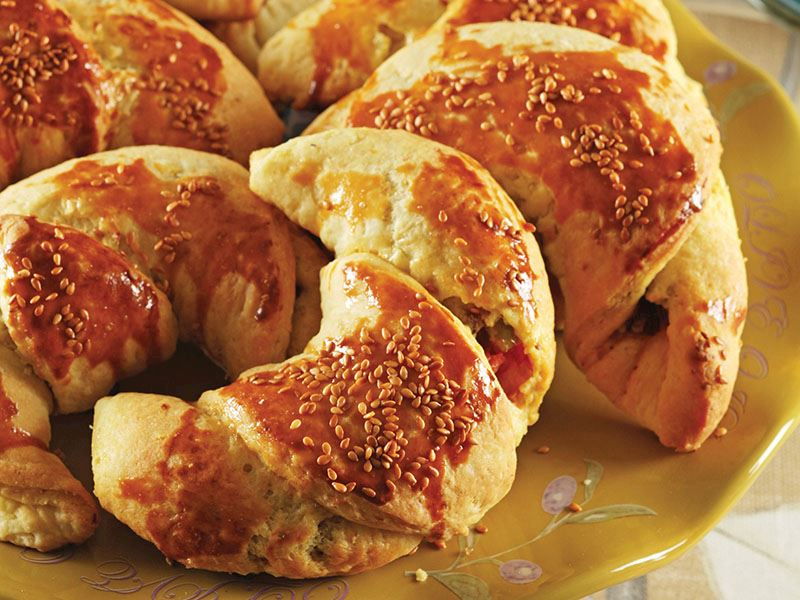 Sucuklu Ay Çöreği