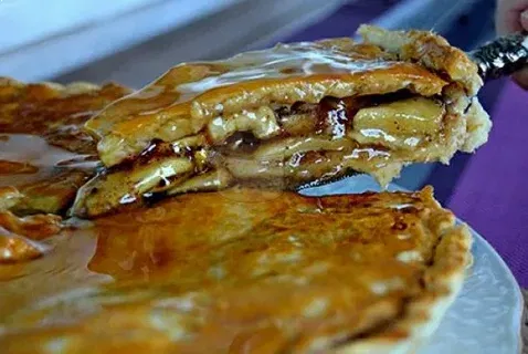 Elmalı Ballı Turta