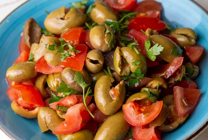 Peynir Zeytin Salatası