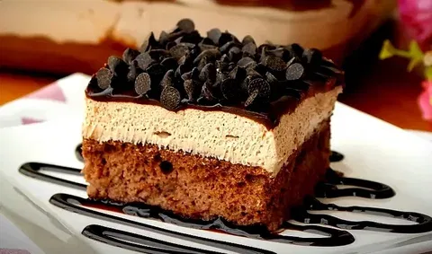 Kara Kız Pastası (Kolay Yaş Pasta)