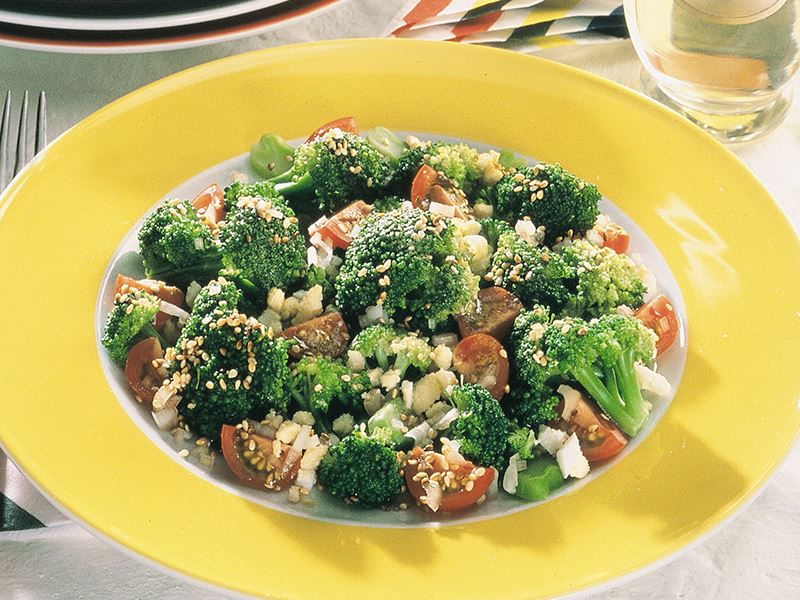 Susamlı Brokoli Salatası