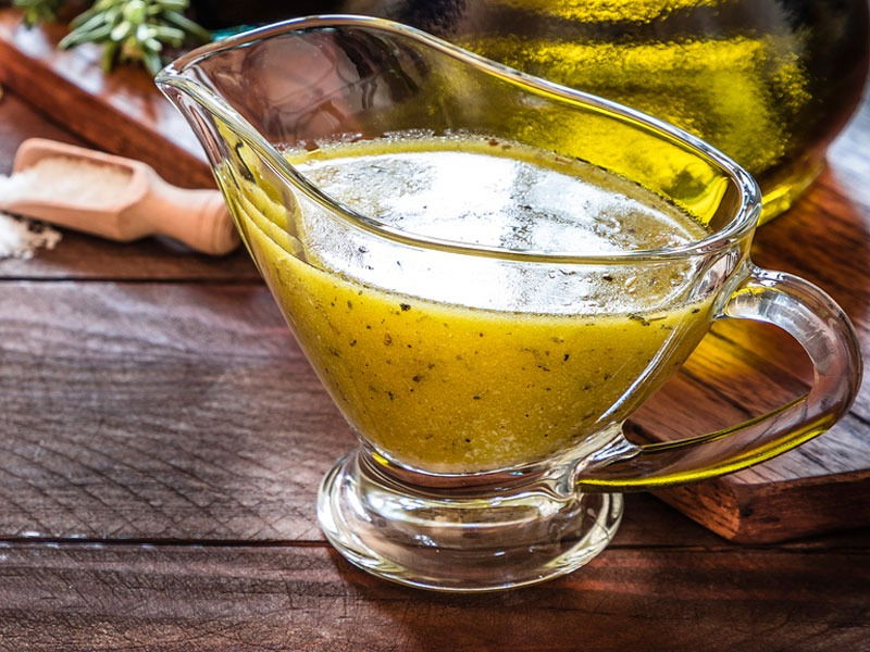 Parmesan Peynirli Ve Karabiberli Salata Sosu