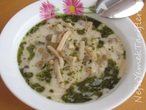 Hamurlu Yeşil Mercimek Çorbası