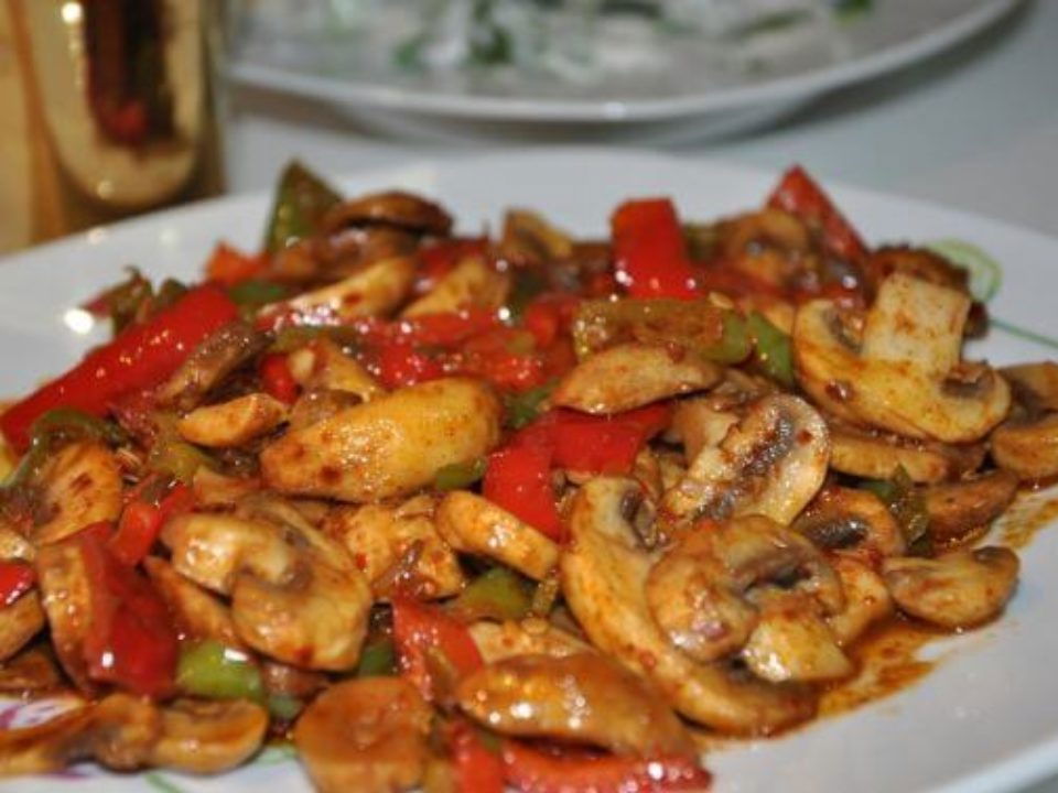 Soslu Tavuklu Mantar Sote