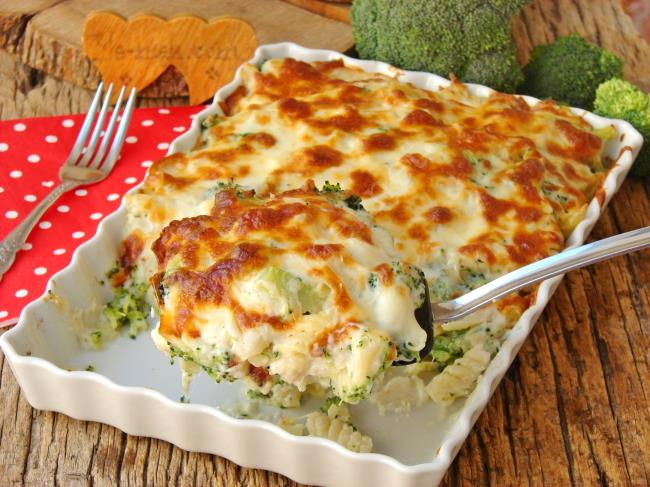 Fırında Brokolili Makarna