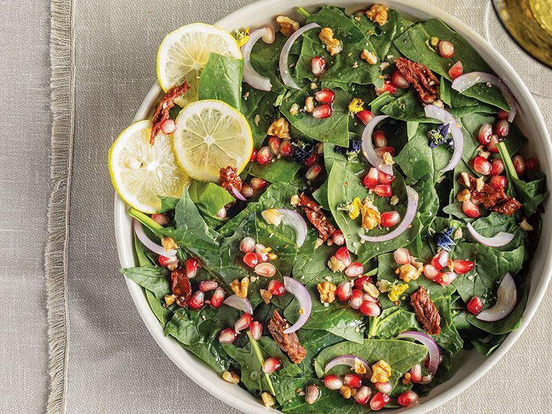 Muslin Soslu Ispanak Salatası