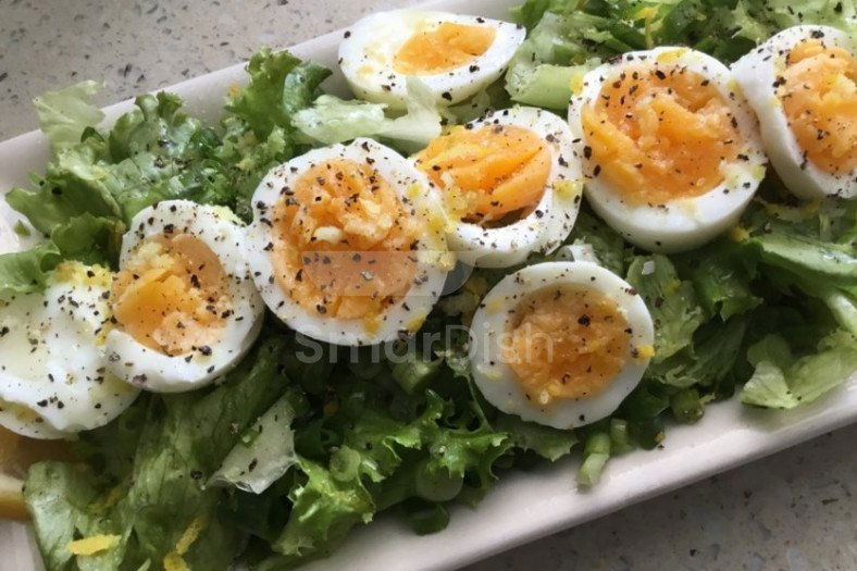 Bezelyeli Yumurta Salatası