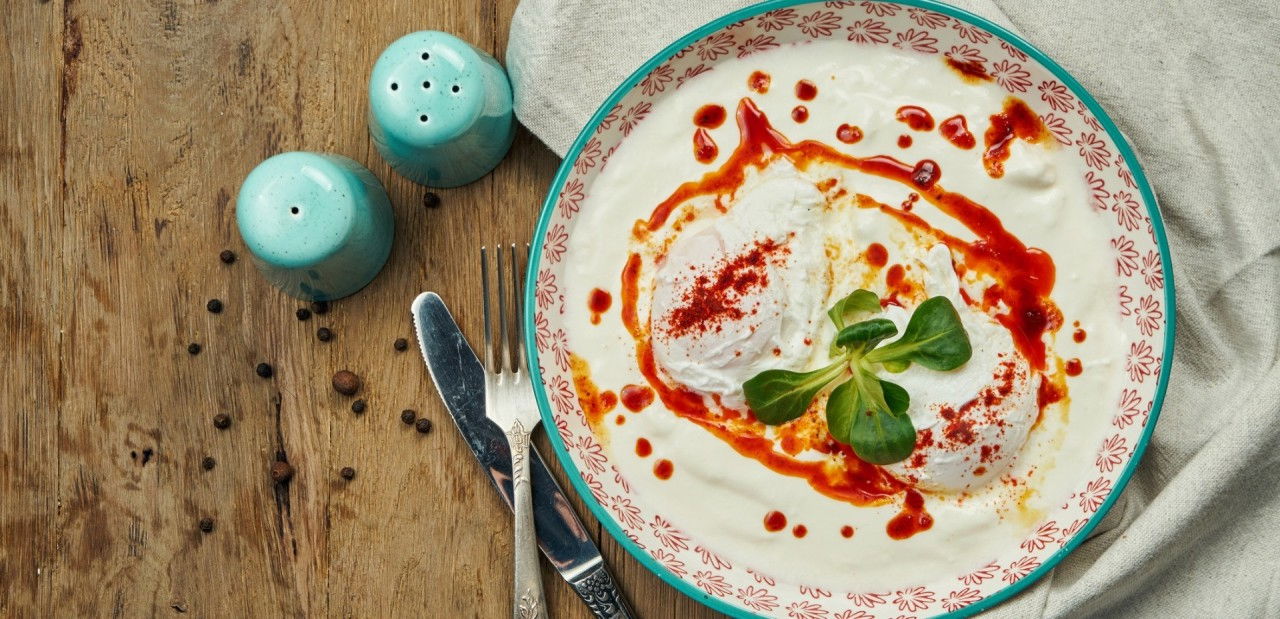 Yoğurtlu Yumurta Salatası