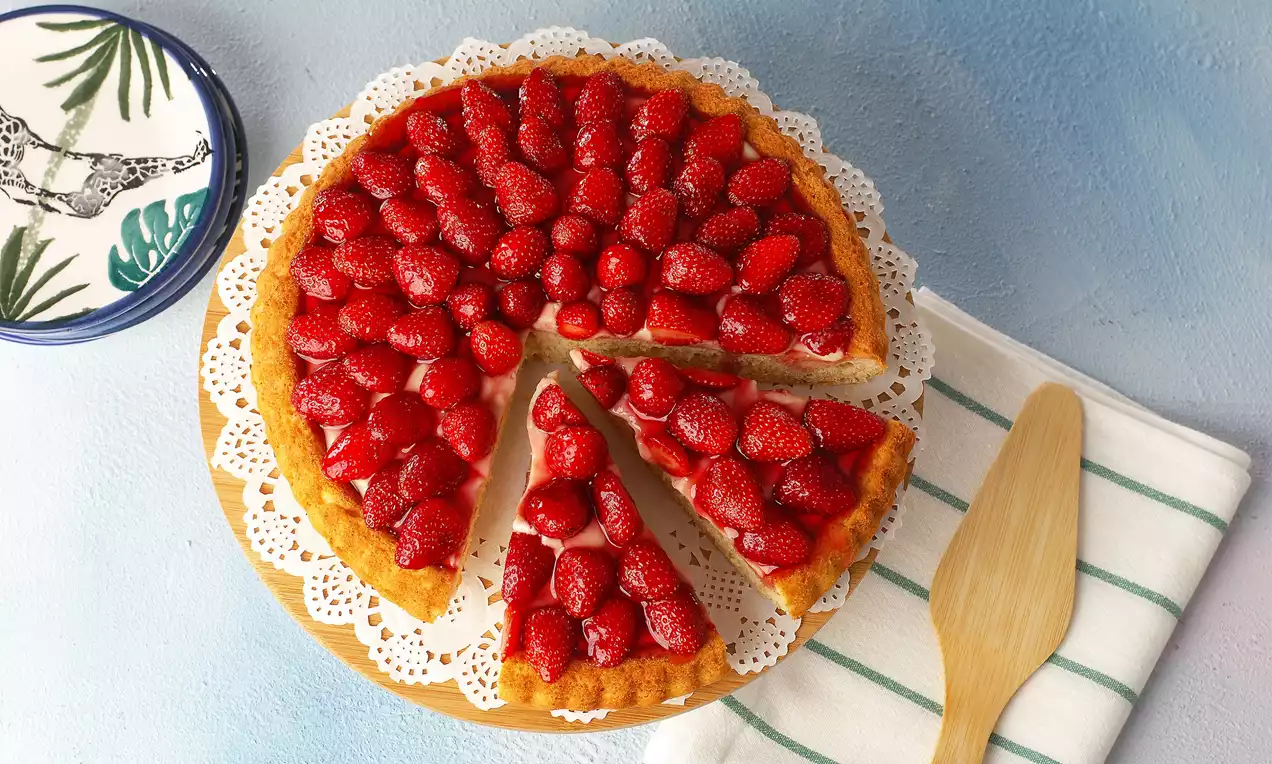 Kremalı Çilekli Tart