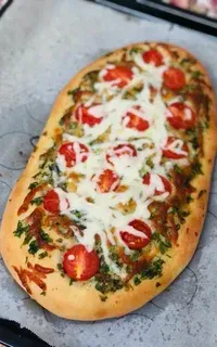 Domatesli Sarımsaklı Ekmek