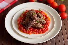 Domatesli Köfteli Sos