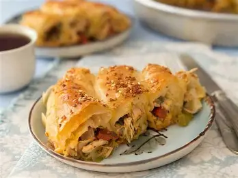 Bezelyeli Tavuklu Börek