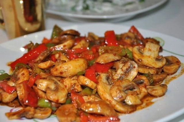 Kırmızı Biberli Tavuk