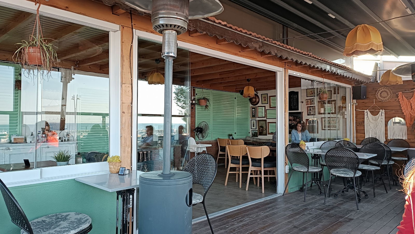 'Dut Restaurant Cafe Bar