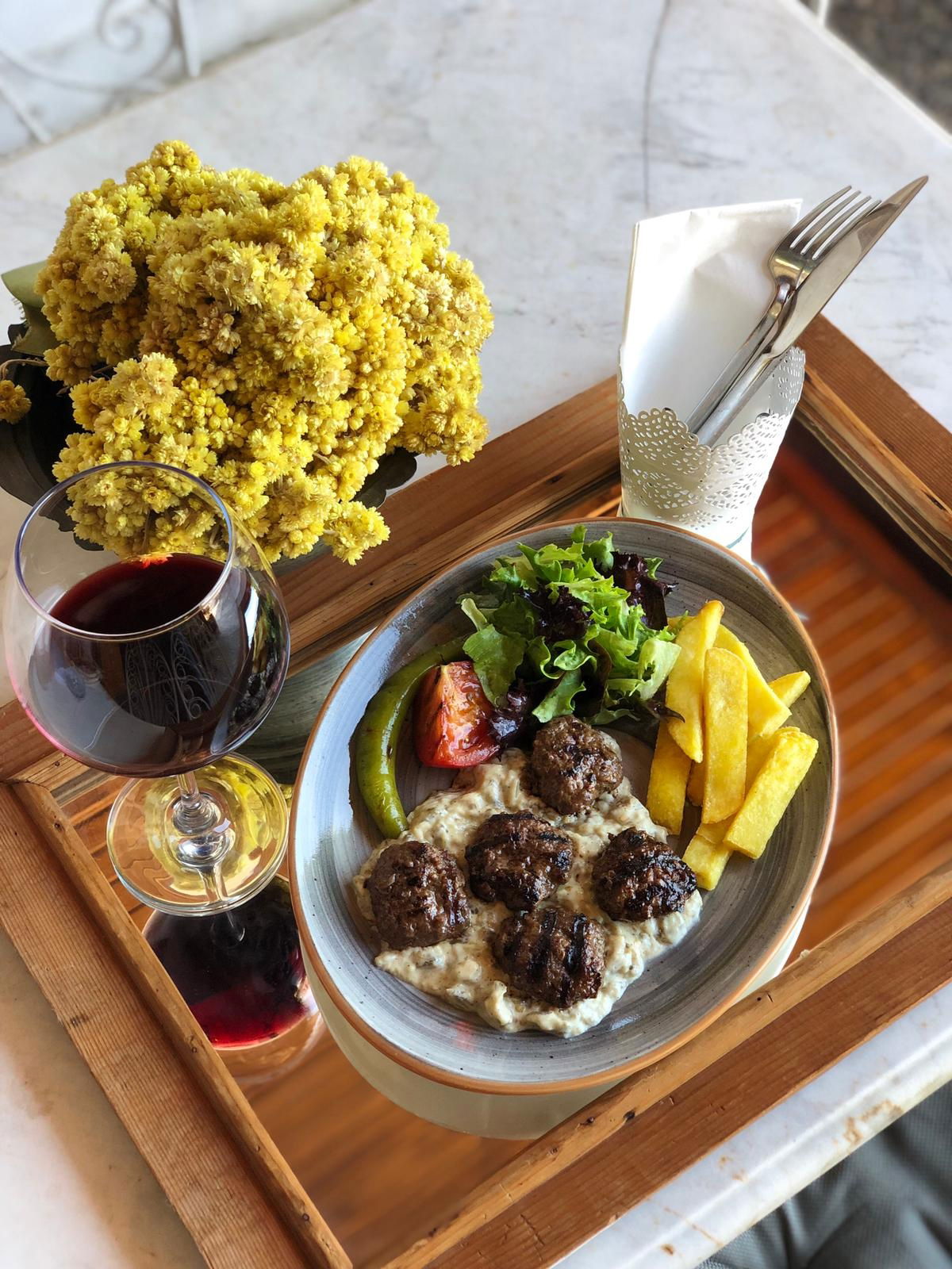 'Dut Restaurant Cafe Bar