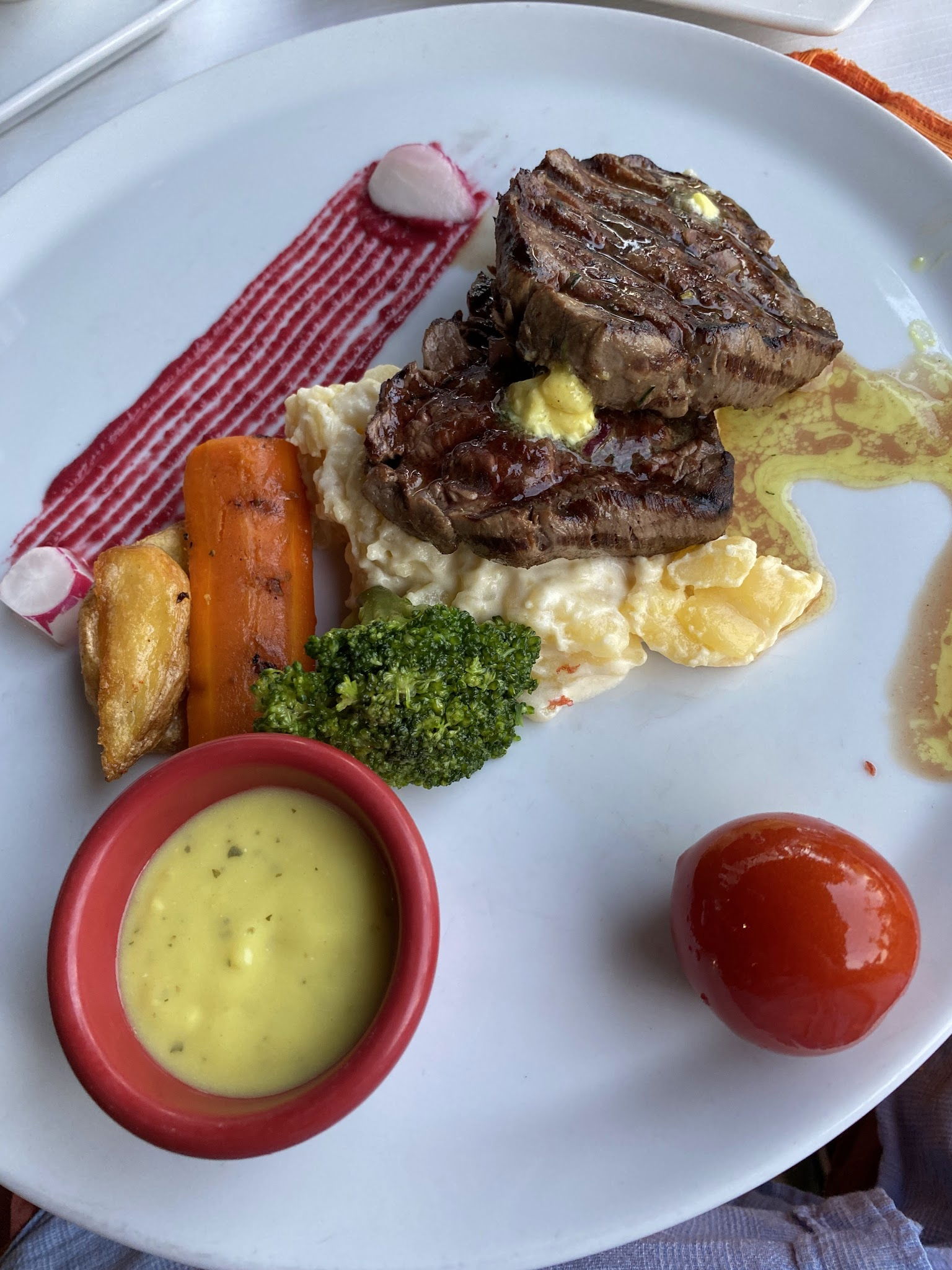 Olivia Gourmet Restaurant & Cafe Bar