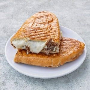 Kavurmalı Kaşarlı Tost