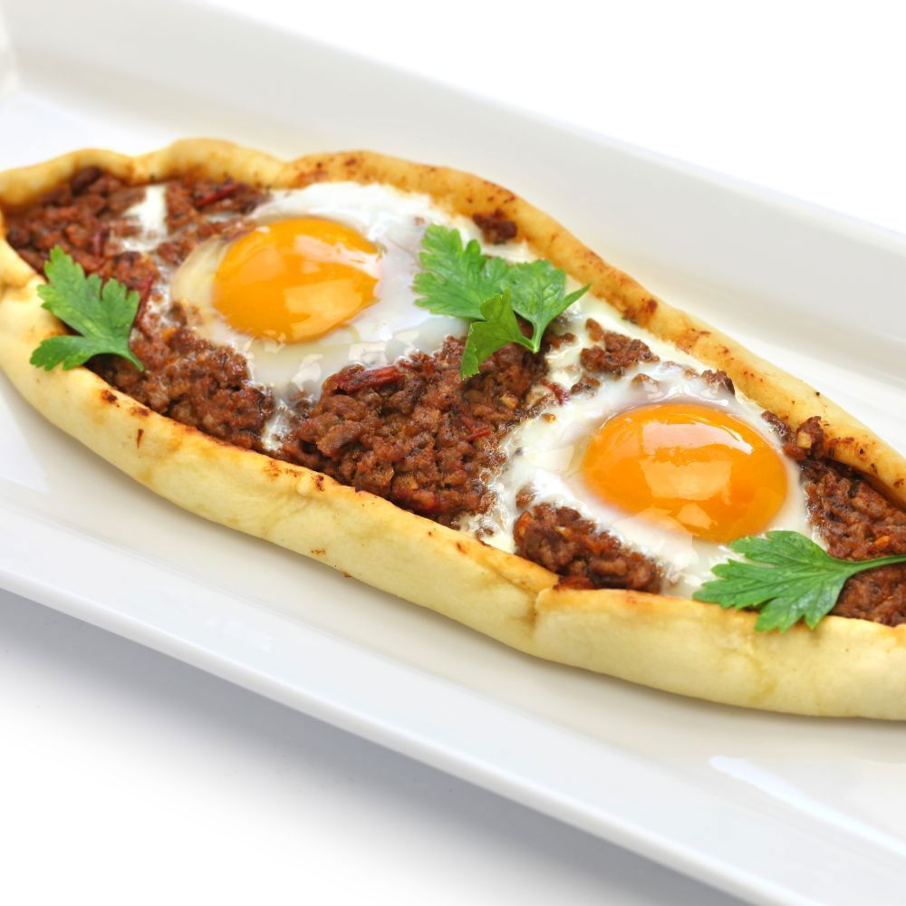 Kıymalı Kaşarlı Yumurtalı Pide