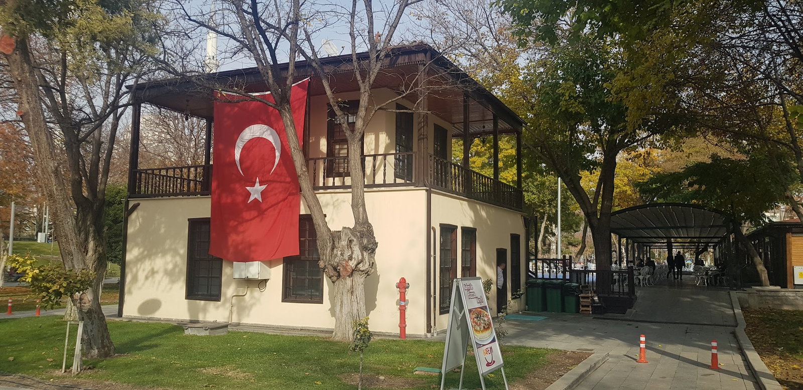 Tarihi Dede Köşkü