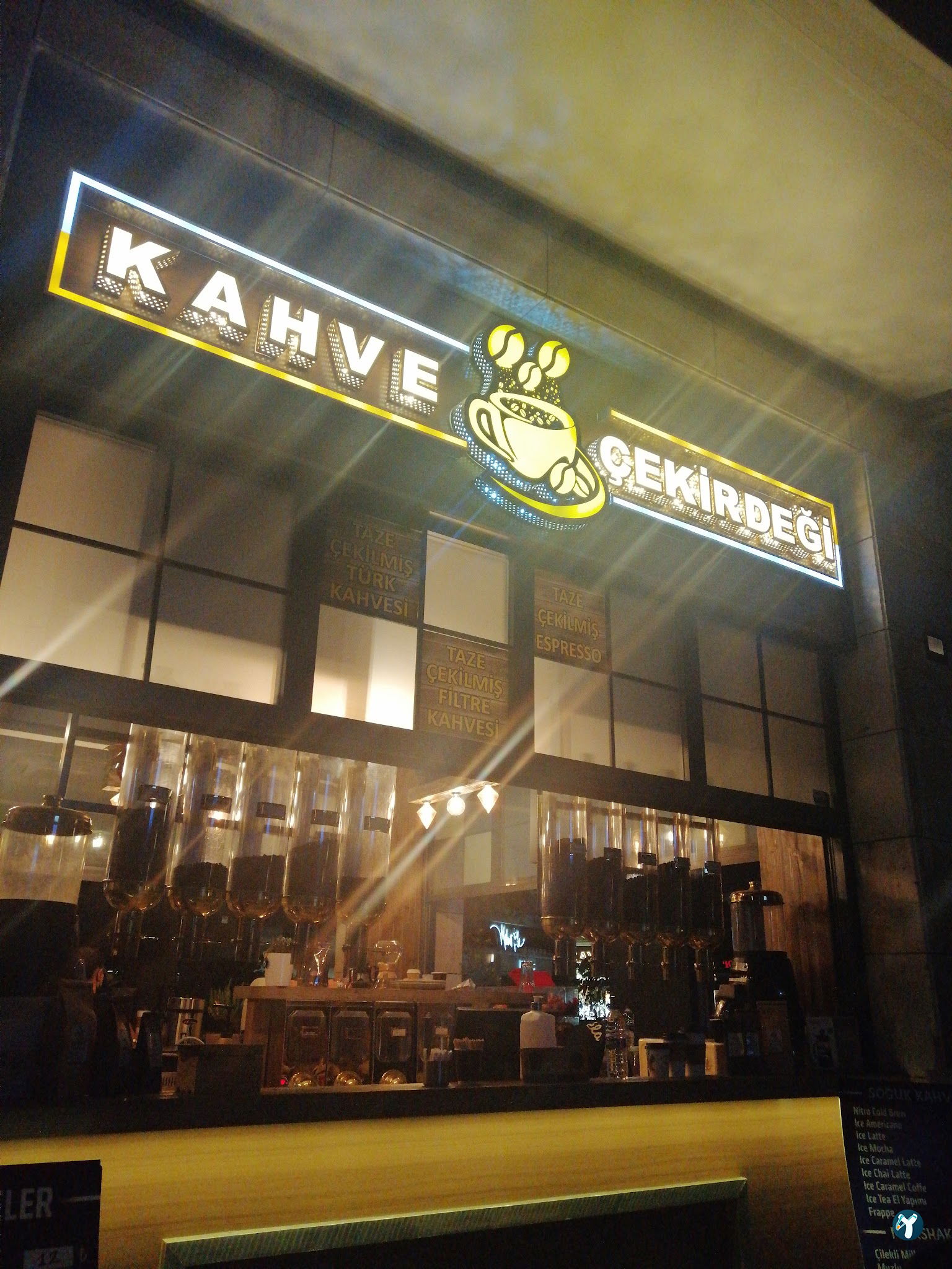 Kahve Çeki̇rdeği̇ Mari̇na