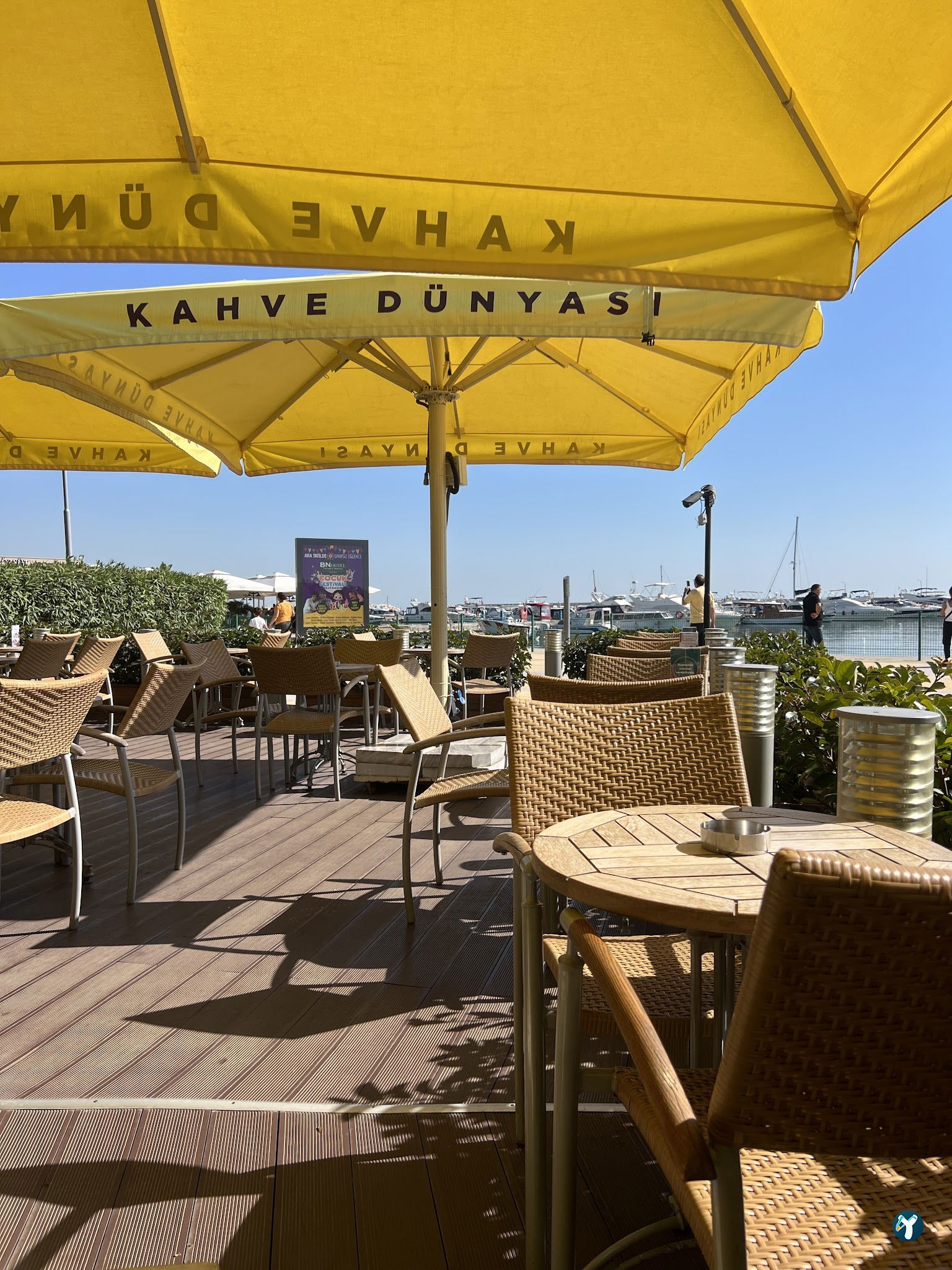 Kahve Çeki̇rdeği̇ Mari̇na