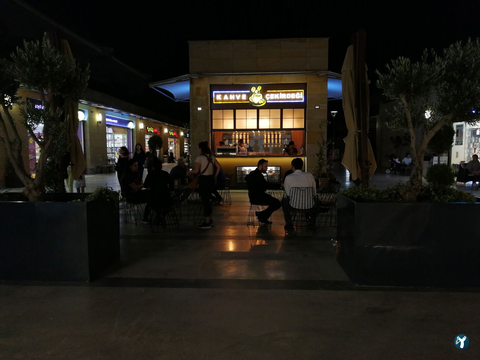 Kahve Çeki̇rdeği̇ Mari̇na