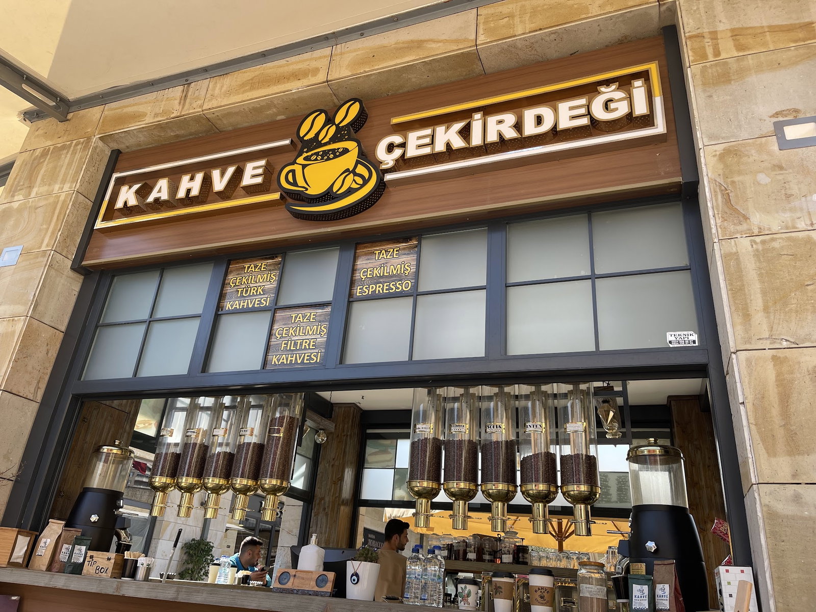 Kahve Çeki̇rdeği̇ Mari̇na