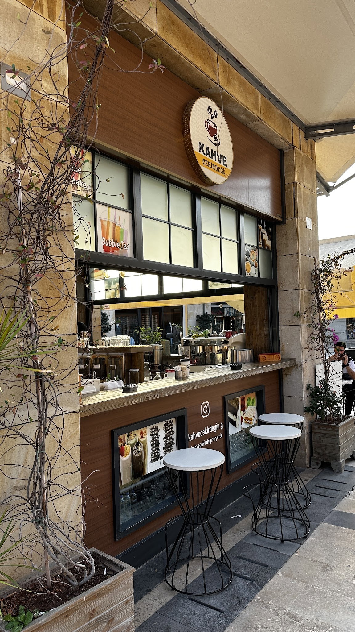 Kahve Çeki̇rdeği̇ Mari̇na