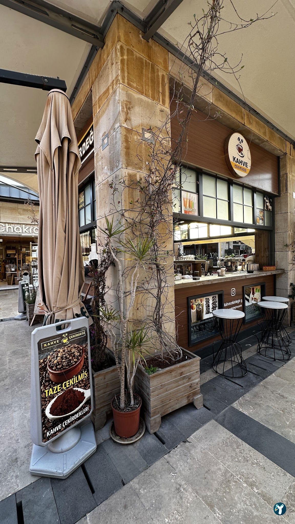 Kahve Çeki̇rdeği̇ Mari̇na