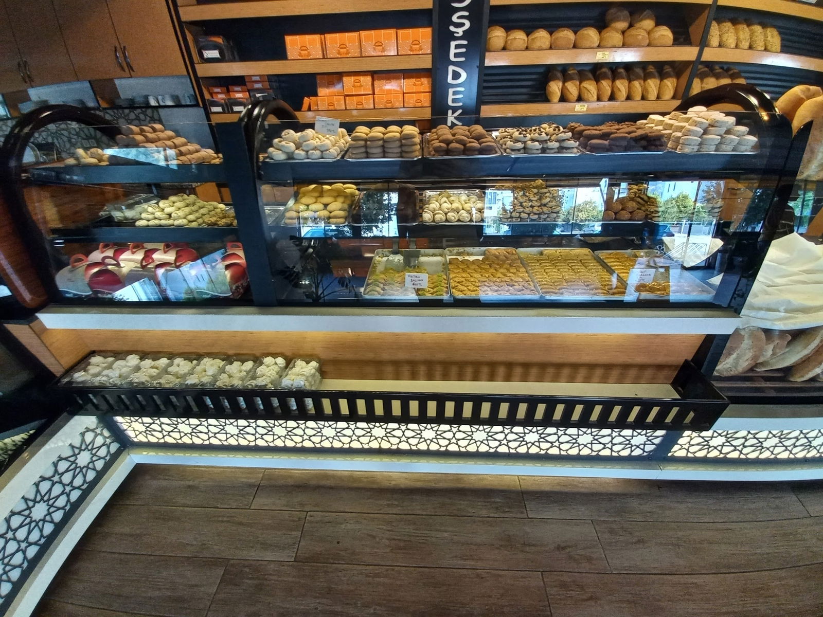 Köşedeki Fırın Cafe