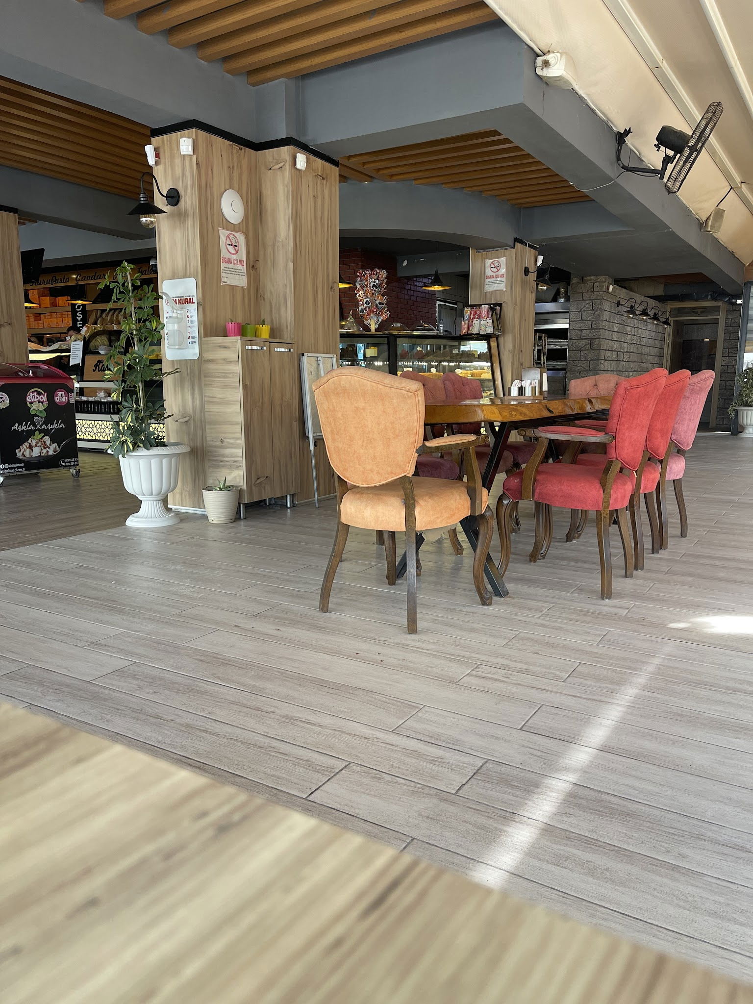 Köşedeki Fırın Cafe