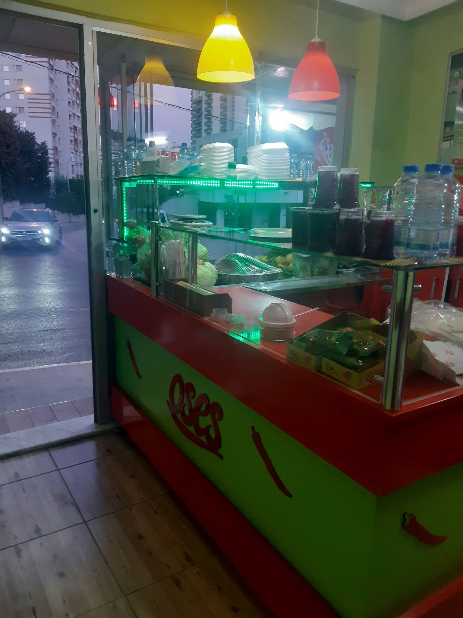 Oses Çiğköfte Kartal Adnankahveci Cadesi