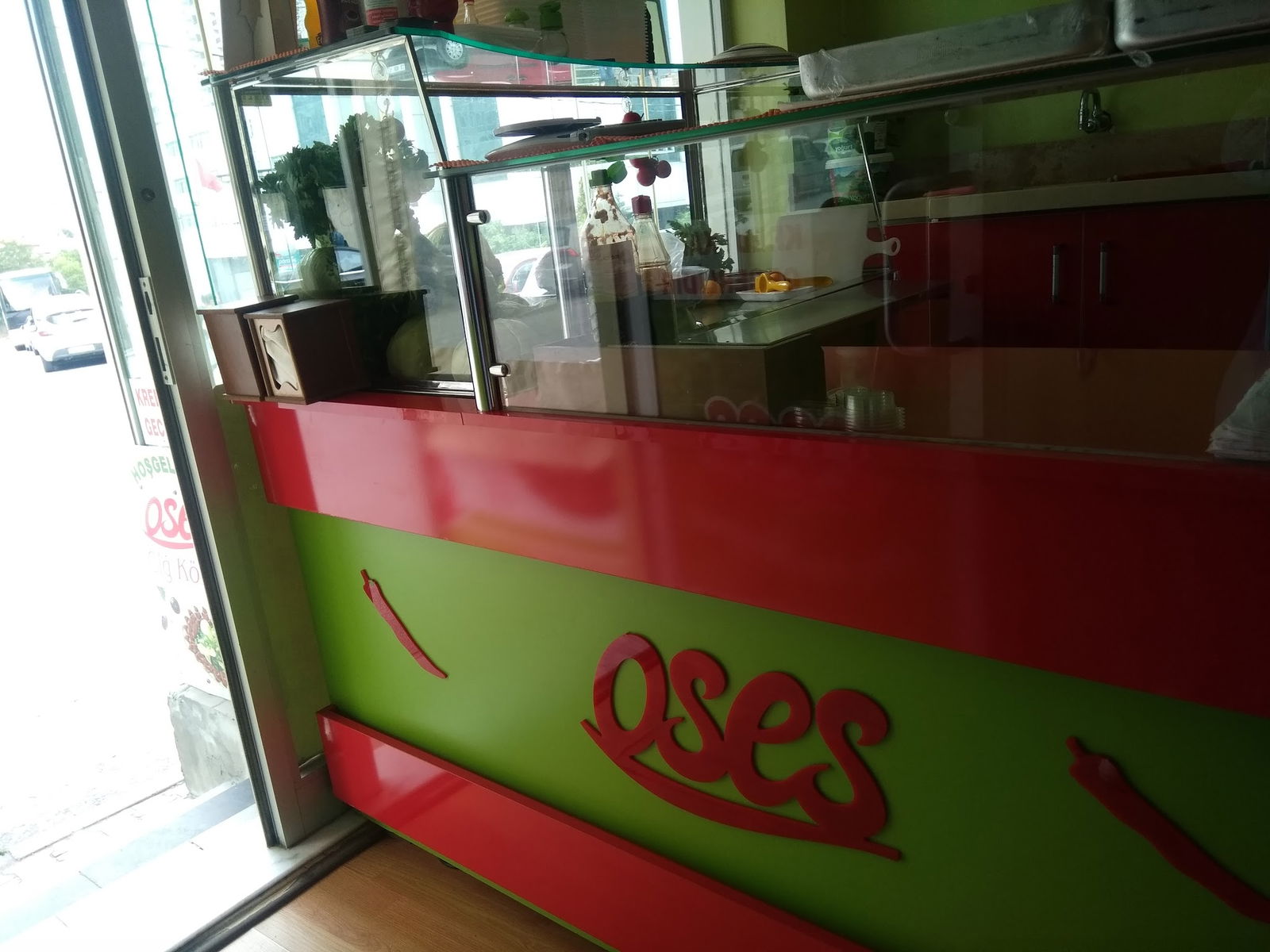 Oses Çiğköfte Kartal Adnankahveci Cadesi