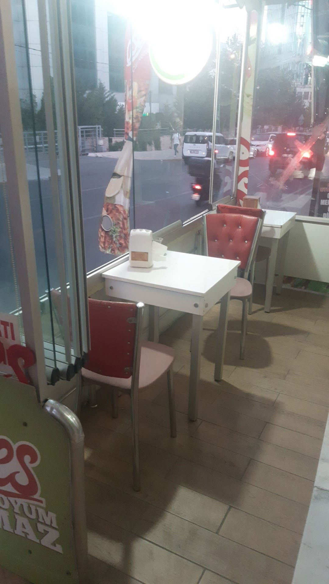 Oses Çiğköfte Kartal Adnankahveci Cadesi