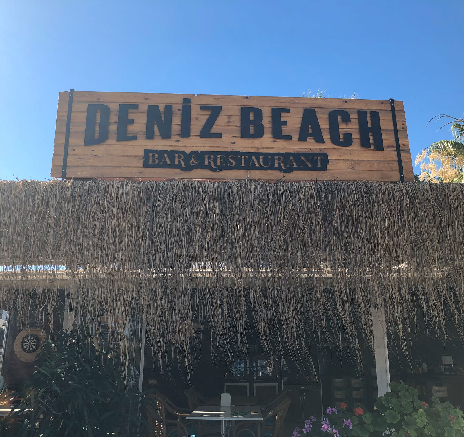 Deniz Beach Restaurant & Bar