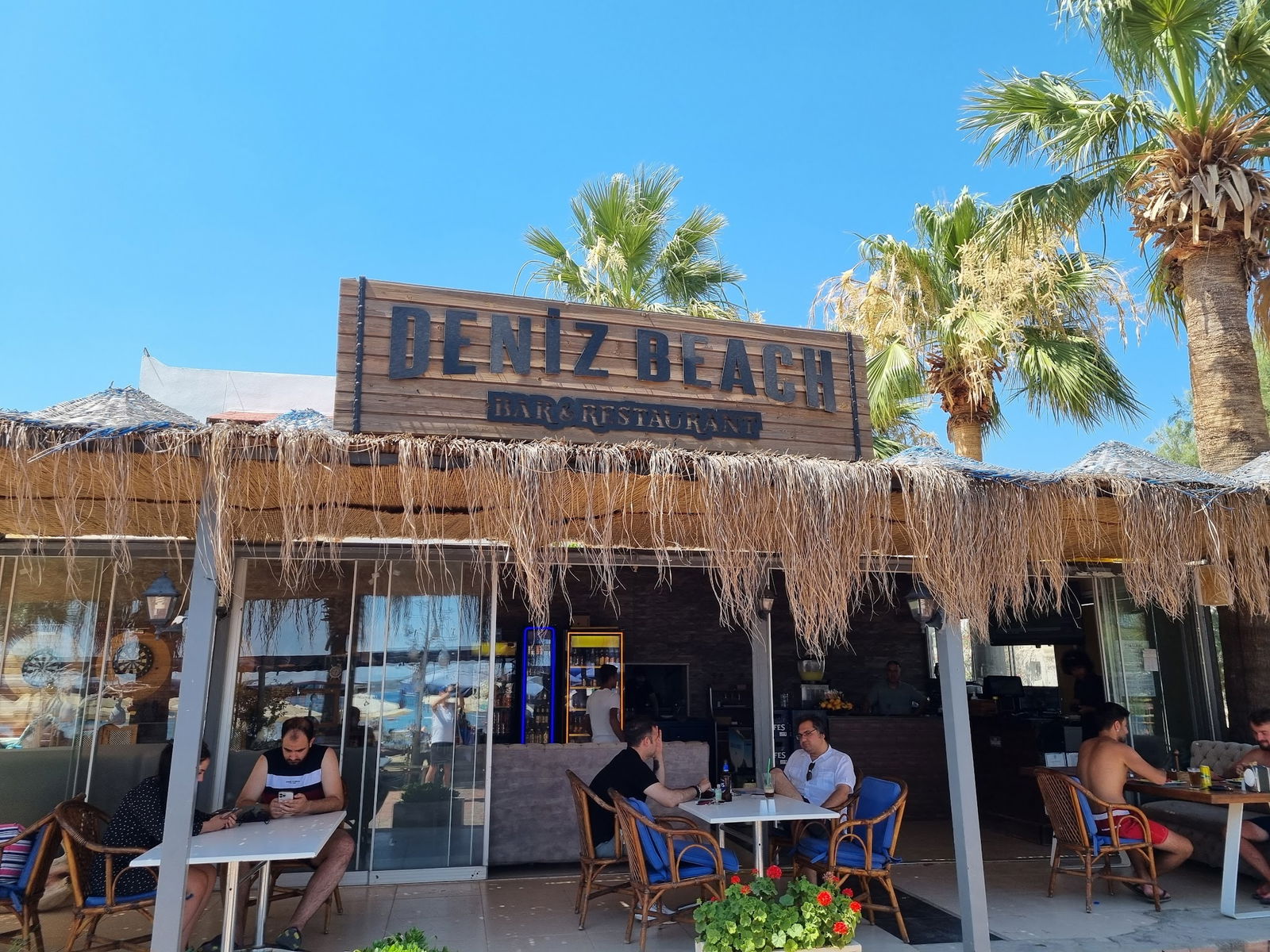 Deniz Beach Restaurant & Bar