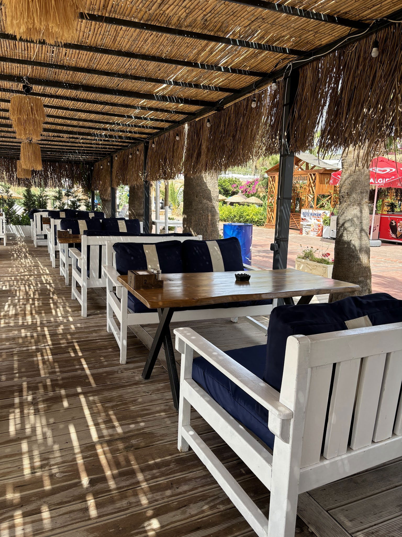Deniz Beach Restaurant & Bar