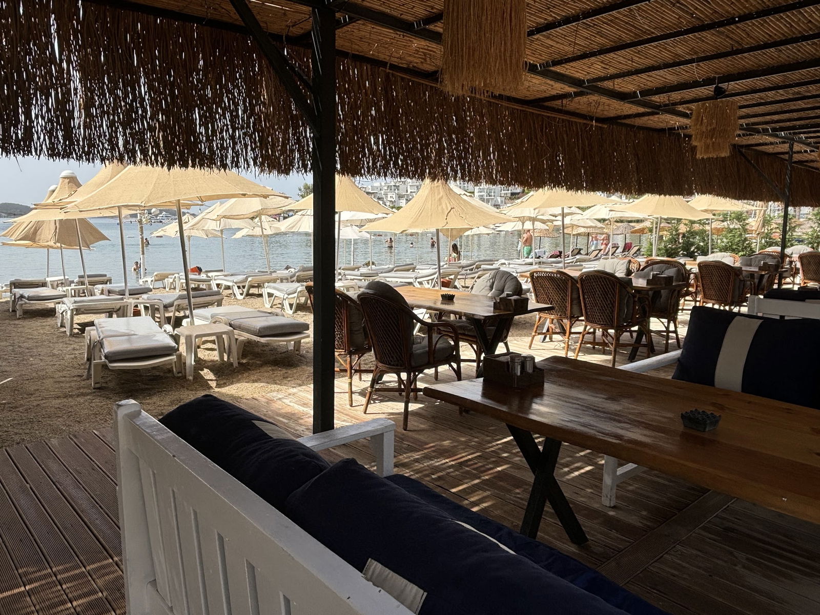 Deniz Beach Restaurant & Bar