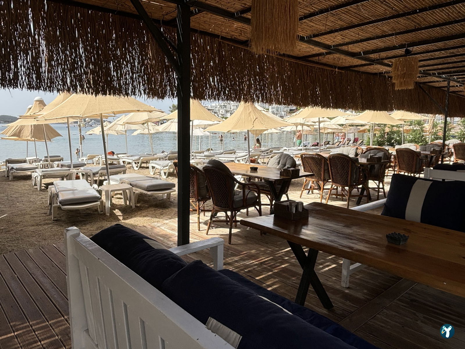 Deniz Beach Restaurant & Bar