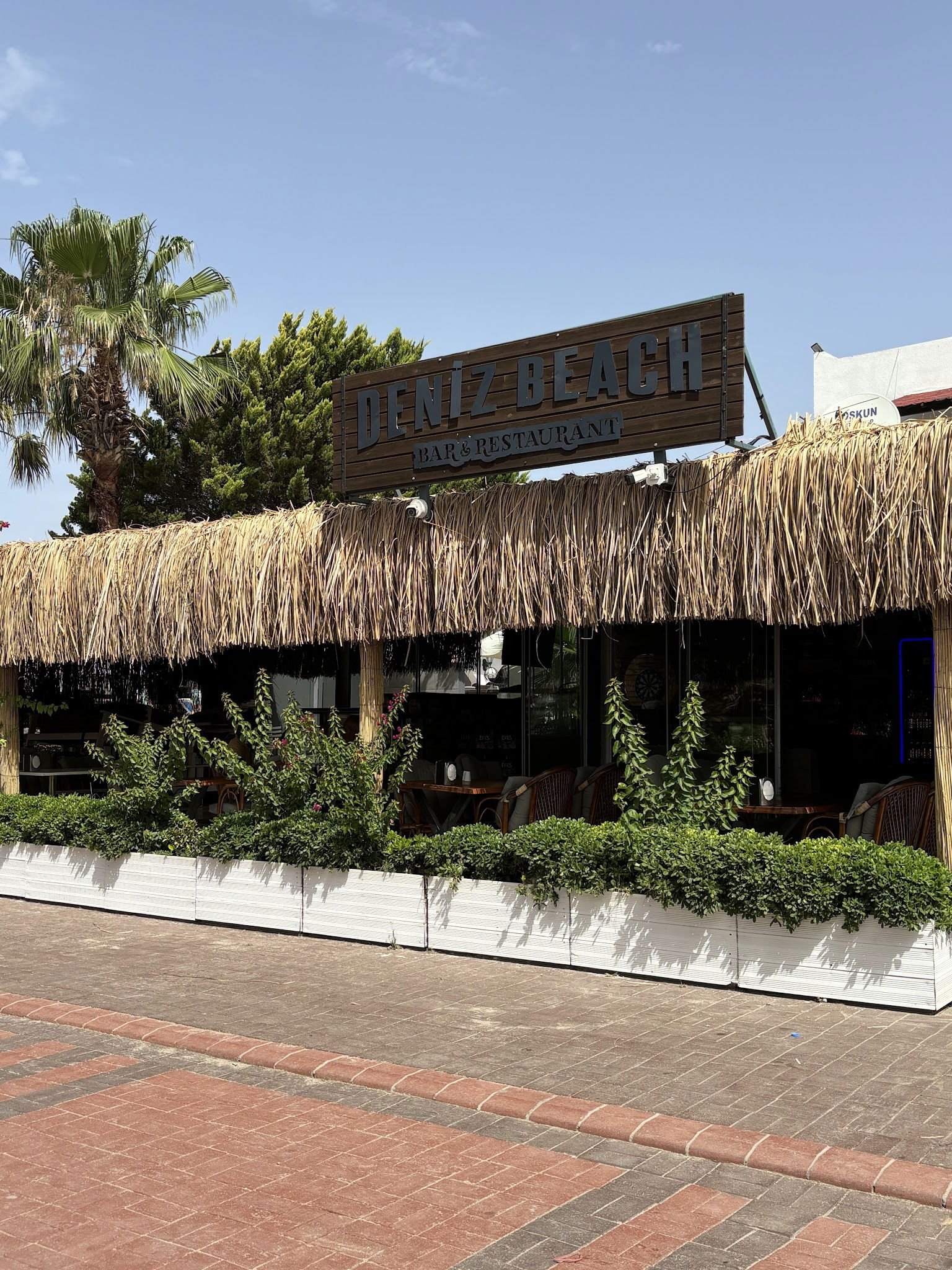 Deniz Beach Restaurant & Bar