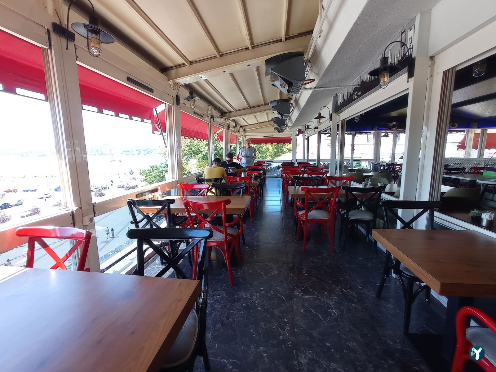 Seapoint Cafe & Restaurant