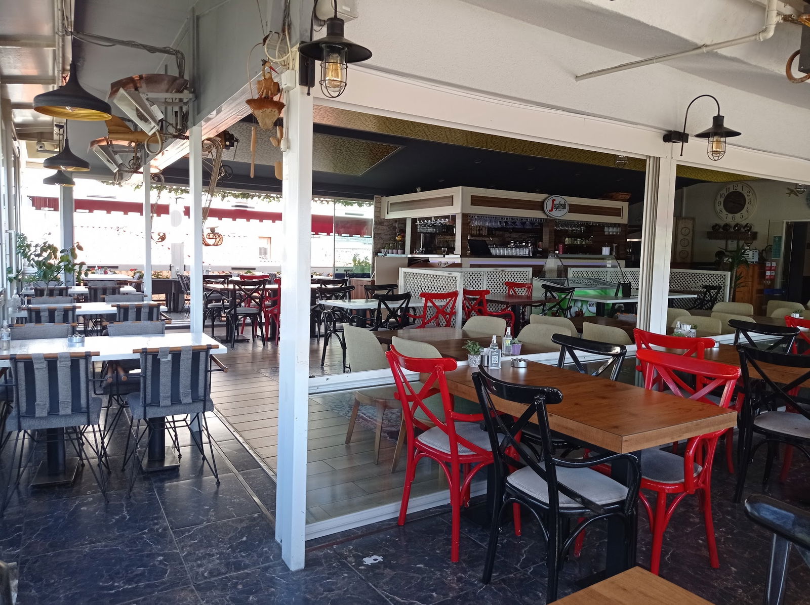 Seapoint Cafe & Restaurant