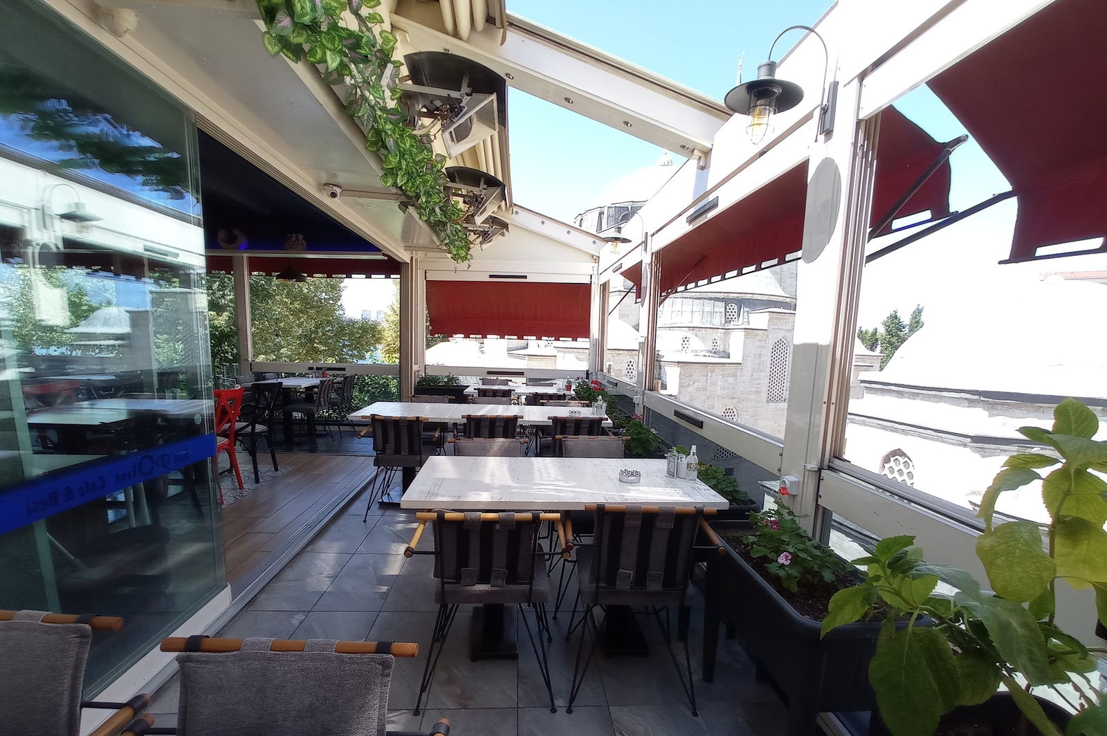 Seapoint Cafe & Restaurant