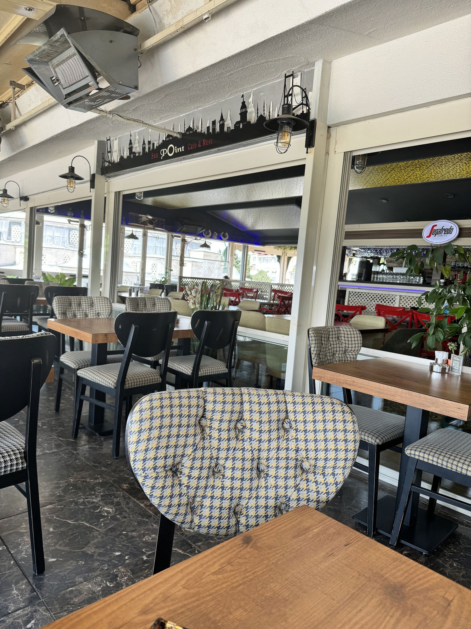 Seapoint Cafe & Restaurant