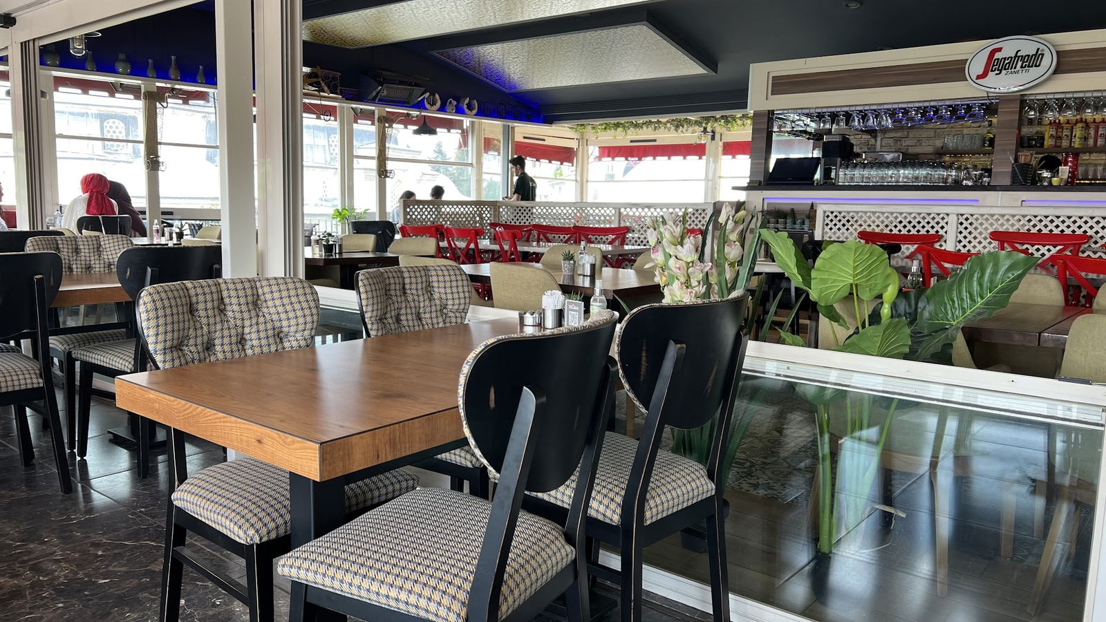 Seapoint Cafe & Restaurant